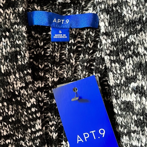 Women sweater, new listing - Picture 2 of 2